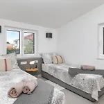 Awesome In With Sauna Ferienhaus Bibinje