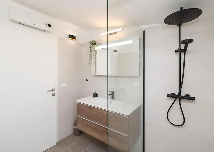 Vakantiehuis Pet Friendly In With Sauna Bibinje